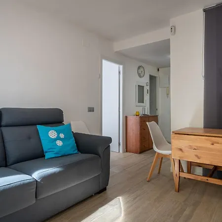 At071 Primera Linea, Reformado, Airco Apartment