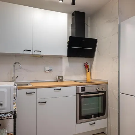 At071 Primera Linea, Reformado, Airco Apartment