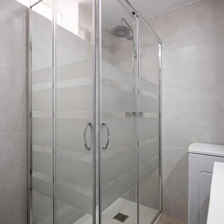 At071 Primera Linea, Reformado, Airco Apartment *